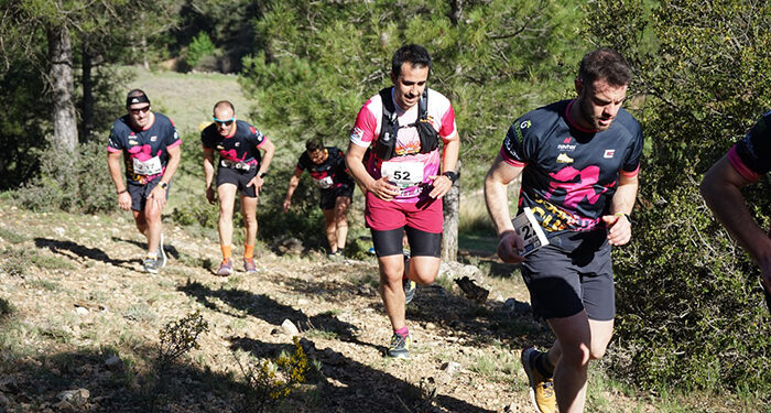 María Jesús Algarra y Antonio Cerezo se llevan el trail de Carboneras de Guadazaón