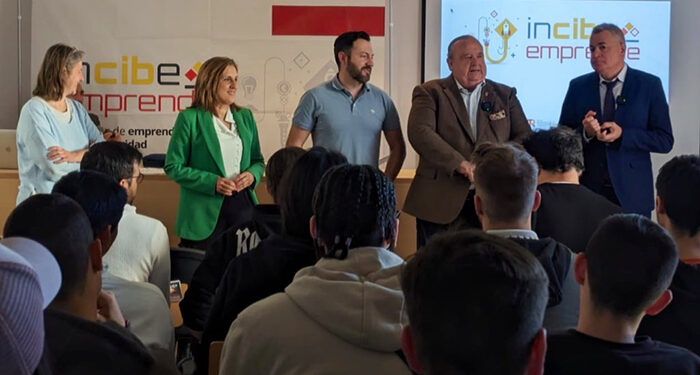 Más de 40 personas se reúnen en El Casar para explorar oportunidades de emprendimiento en ciberseguridad con el programa INCIBE Emprende