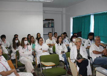 Medicina Interna del Virgen de la Luz actualiza conocimientos sobre la estrategia regional para la atención al paciente crónico complejo