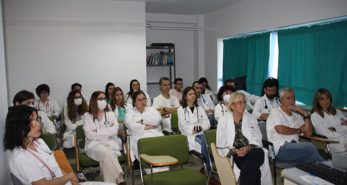 Medicina Interna del Virgen de la Luz actualiza conocimientos sobre la estrategia regional para la atención al paciente crónico complejo