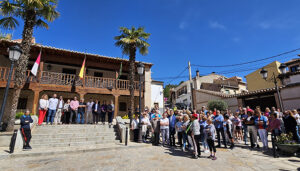 Minuto de silencio en Chiloeches en memoria de los tres miembros de la misma familia fallecidos