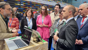 Simón pide un esfuerzo al sector empresarial para incorporar a más mujeres en puestos de liderazgo dentro del sector logístico