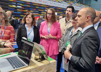 Simón pide un esfuerzo al sector empresarial para incorporar a más mujeres en puestos de liderazgo dentro del sector logístico