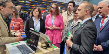 Simón pide un esfuerzo al sector empresarial para incorporar a más mujeres en puestos de liderazgo dentro del sector logístico