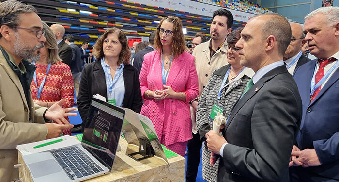 Simón pide un esfuerzo al sector empresarial para incorporar a más mujeres en puestos de liderazgo dentro del sector logístico