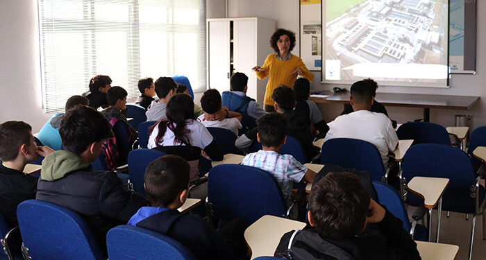 Un momento de la explicación de la visita de esta mañana