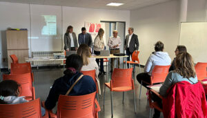 Una decena de personas se incorporan a la jornada de emprendimiento de AMEP en Campillo de Altobuey