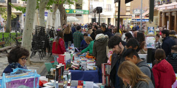 Unas 2.500 personas han pasado por la Plaza de la Hispanidad con motivo del Día del Libro