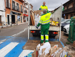 Vega del Henares recoge 16.198 kilos de papel y cartón comercial en los primeros seis meses del servicio puerta a puerta