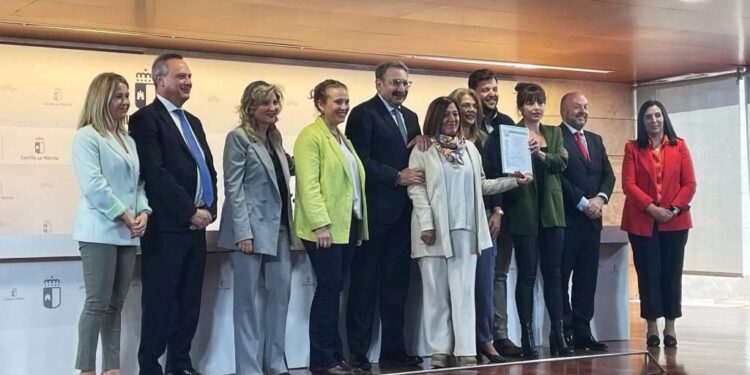 La Gerencia del Área Integrada de Guadalajara, una de las siete que ven reconocido su trabajo en materia ambiental al obtener la certificación ISO 14001 1 La Gerencia del Área Integrada de Guadalajara, una de las siete que ven reconocido su trabajo en materia ambiental al obtener la certificación ISO 14001