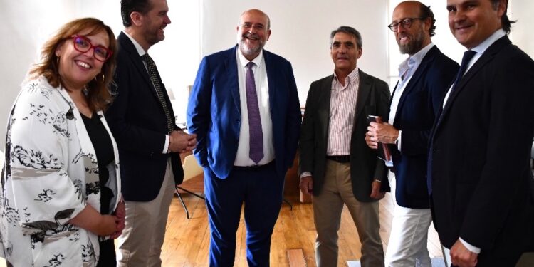 La Junta aborda con la Fundación Toro de Lidia la creación del premio de Tauromaquia 1 La Junta aborda con la Fundación Toro de Lidia la creación del premio de Tauromaquia