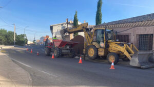 Albalate de Zorita acomete la sustitución de redes en un tramo de acerado junto a la CM-200