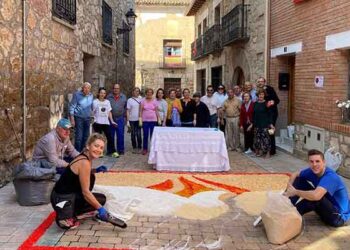 Almonacid de Zorita, alfombra 2 kilómetros de calles en la Fiesta del Corpus Christi
