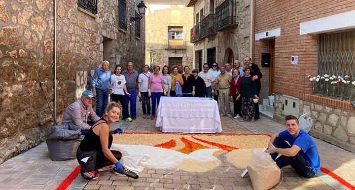 Almonacid de Zorita, alfombra 2 kilómetros de calles en la Fiesta del Corpus Christi 1 Almonacid de Zorita, alfombra 2 kilómetros de calles en la Fiesta del Corpus Christi