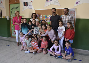 Alumnos del CEIP Ramón y Cajal de Cuenca y del colegio de Almonacid del Marquesado ponen nombre a tres osos y dos lobas de ‘El Hosquillo’
