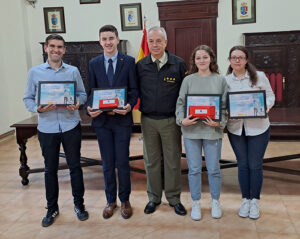 Amaya Susilla Quesada, de 4ª de la ESO del IESO Harevolar de Alovera, ganadora provincial del concurso Carta a unamilitar española