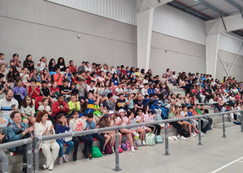 Cientos de escolares ‘toman’ Torrejón del Rey y celebran el triunfo de la lectura y el trabajo en equipo