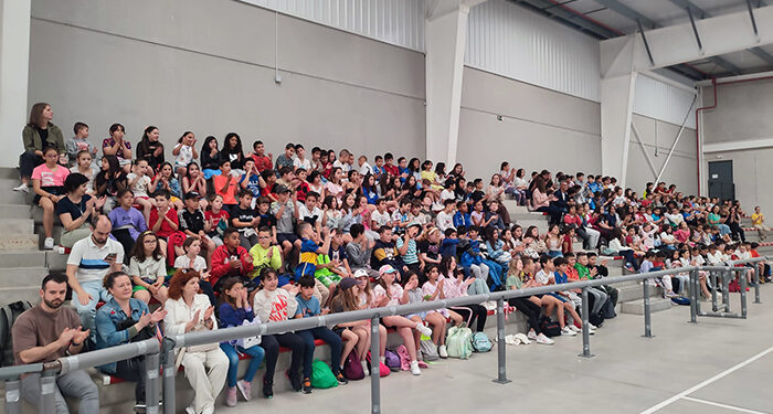 Cientos de escolares ‘toman’ Torrejón del Rey y celebran el triunfo de la lectura y el trabajo en equipo