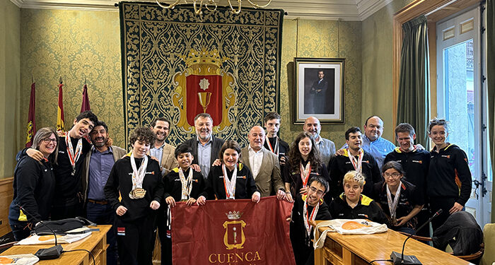 Dolz felicita al Club Deportivo Amiab Cuenca por sus históricas cinco medallas en el Campeonato de España de Atletismo 2024