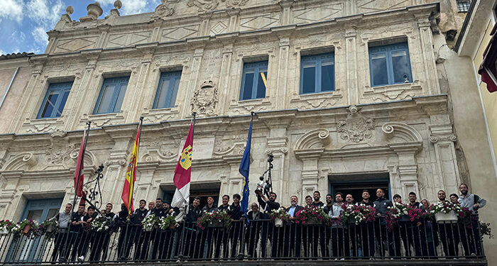 Dolz recibe a la UB Conquense para darles la enhorabuena tras proclamarse campeones de Tercera RFEF y ascender a Segunda 1 Dolz recibe a la UB Conquense para darles la enhorabuena tras proclamarse campeones de Tercera RFEF y ascender a Segunda