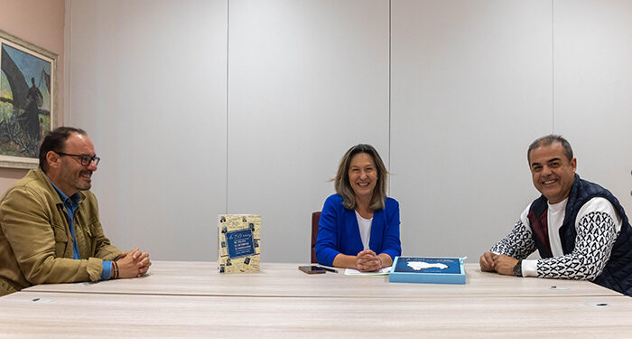 El Colegio de Enfermería hace entrega al Ayuntamiento del libro “+ de 150 años del Colegio de Enfermería de Guadalajara”