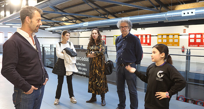 El Mercado de Abastos acoge la exposición de dibujos del concurso escolar de Velázquez Bosco