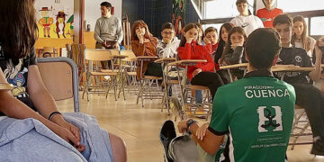 El piragüismo se cuela en las aulas conquenses