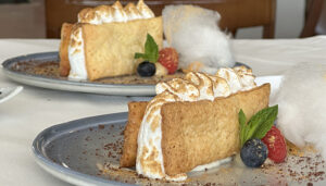 El restaurante La Terraza y Cruz Roja repiten, por segundo año consecutivo, el Postre de Oro 2024