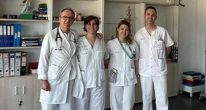 El servicio de Geriatría del Hospital de Guadalajara relanza la Escuela de Cuidadores para capacitar a las personas que cuidan a mayores 1 El servicio de Geriatría del Hospital de Guadalajara relanza la Escuela de Cuidadores para capacitar a las personas que cuidan a mayores