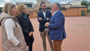 Escudero mantiene una reunión de trabajo con el alcalde de Horche para tratar la futura construcción del centro de salud