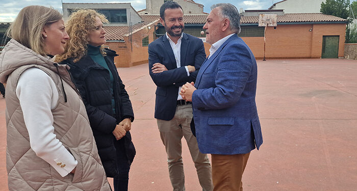 Escudero mantiene una reunión de trabajo con el alcalde de Horche para tratar la futura construcción del centro de salud 1 Escudero mantiene una reunión de trabajo con el alcalde de Horche para tratar la futura construcción del centro de salud