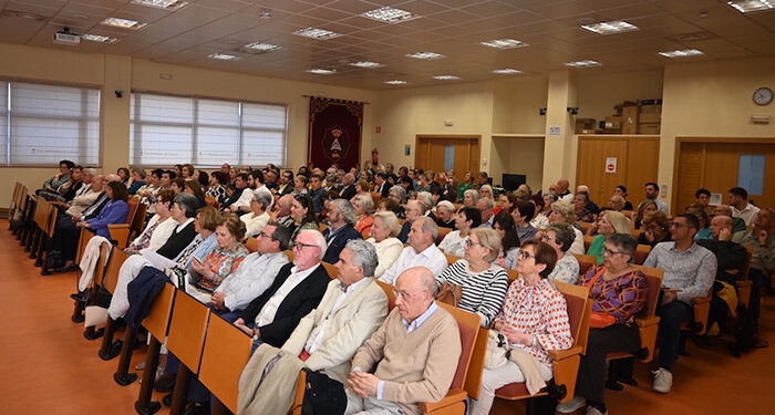Graduada la promoción 2023/24 del Programa Universitario para mayores de 50 años de Cuenca 1 Graduada la promoción 202324 del Programa Universitario para mayores de 50 años de Cuenca