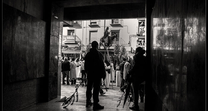 La instantánea “Tolle Crucem Tuam”, de Pedro Pablo Procopio, ganadora del XV Premio de Fotografía de la Junta de Cofradías