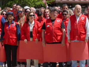 Gran Cruz Roja Humana en Cuenca: celebración y reconocimiento del voluntariado  
