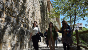 La Diputación de Cuenca invierte 100.000 euros en restaurar el lienzo de las murallas de Cañete y la construcción de un parque