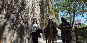 La Diputación de Cuenca invierte 100.000 euros en restaurar el lienzo de las murallas de Cañete y la construcción de un parque
