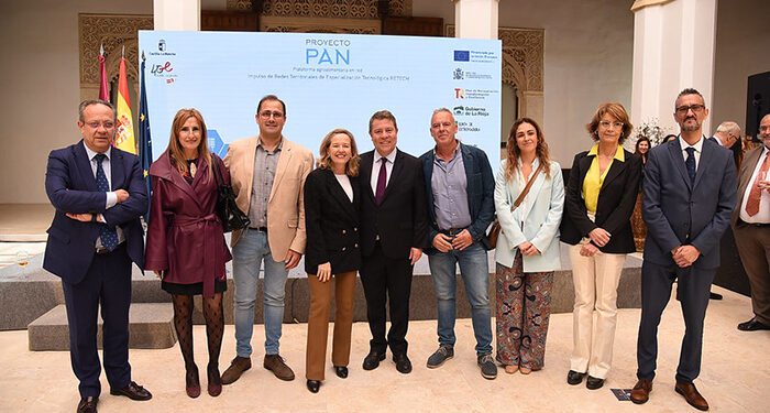 La Junta adjudica el desarrollo e implantación de la Plataforma Agroalimentaria en Red por un importe de 10,5 millones 1 La Junta adjudica el desarrollo e implantación de la Plataforma Agroalimentaria en Red por un importe de 10,5 millones