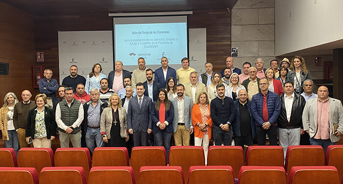 La Junta da cobertura a los municipios de la provincia de Guadalajara con la firma 80 convenios para la prestación de los Servicios Sociales y la Ayuda a Domicilio