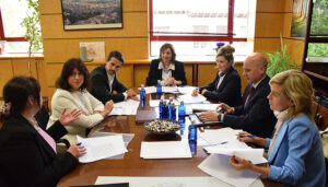 La Junta y AJE ponen en común sus líneas de trabajo para el apoyo al emprendimiento joven en la región