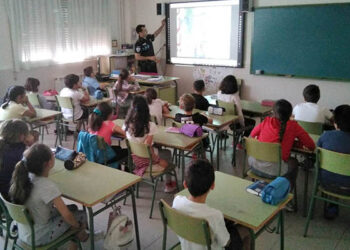 La Policía Local imparte un ciclo de charlas de seguridad vial en los colegios de Cabanillas