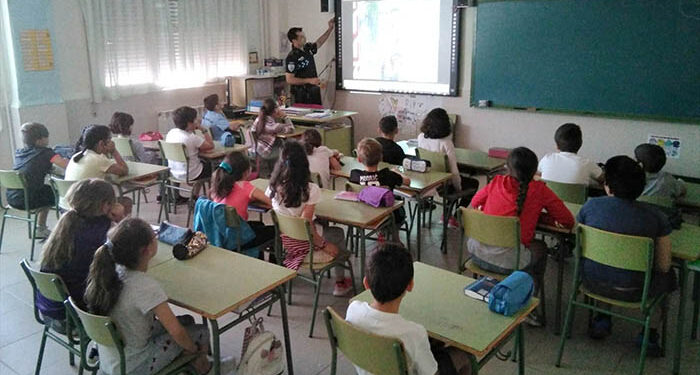 La Policía Local imparte un ciclo de charlas de seguridad vial en los colegios de Cabanillas