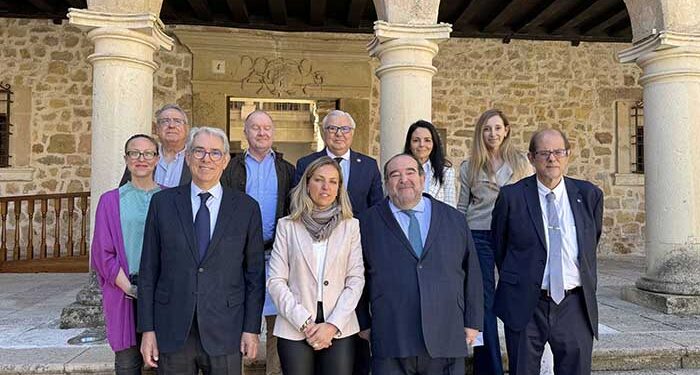 La Unión de Colegios Profesionales firma su apoyo a la Candidatura de Sigüenza a Patrimonio Mundial 1 La Unión de Colegios Profesionales firma su apoyo a la Candidatura de Sigüenza a Patrimonio Mundial