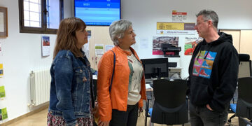 La subdelegada del Gobierno en Cuenca visita la oficina del SEPE en Cañete