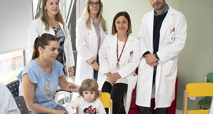 Los niños ingresados en el Hospital de Guadalajara han disfrutado de un pequeño concierto con el que animar y distraer su estancia hospitalaria
