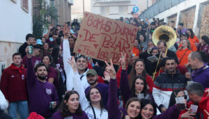 Multitudinario arranque de las Fiestas de Mayo de Cabanillas, con miles de peñistas en la calle