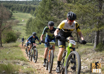 Olmeda del Rey corona a Vicente Corbín y Lola Castellote en su XC Serranía Conquense