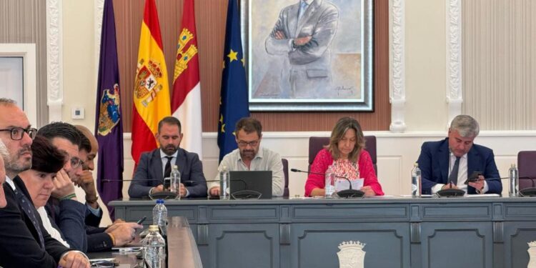 Aprobados más de dos millones de euros en inversiones para asfaltado, reforma de centros sociales y mejoras en Guadalajara 1 Aprobados más de dos millones de euros en inversiones para asfaltado, reforma de centros sociales y mejoras en Guadalajara