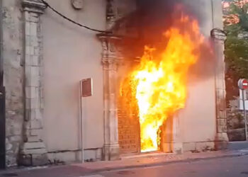 Prenden fuego a la puerta del convento de las Concepcionistas de Cuenca