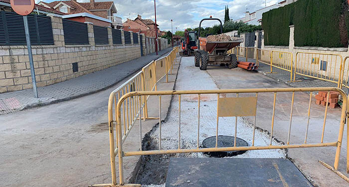 Recta final en la obra de colectores de la calle Dalí de Cabanillas 1 Recta final en la obra de colectores de la calle Dalí de Cabanillas