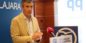 Román exige al ministro Óscar Puente que asuma su responsabilidad para solucionar los problemas del Cercanías que sufren los usuarios de Guadalajara de la línea C2